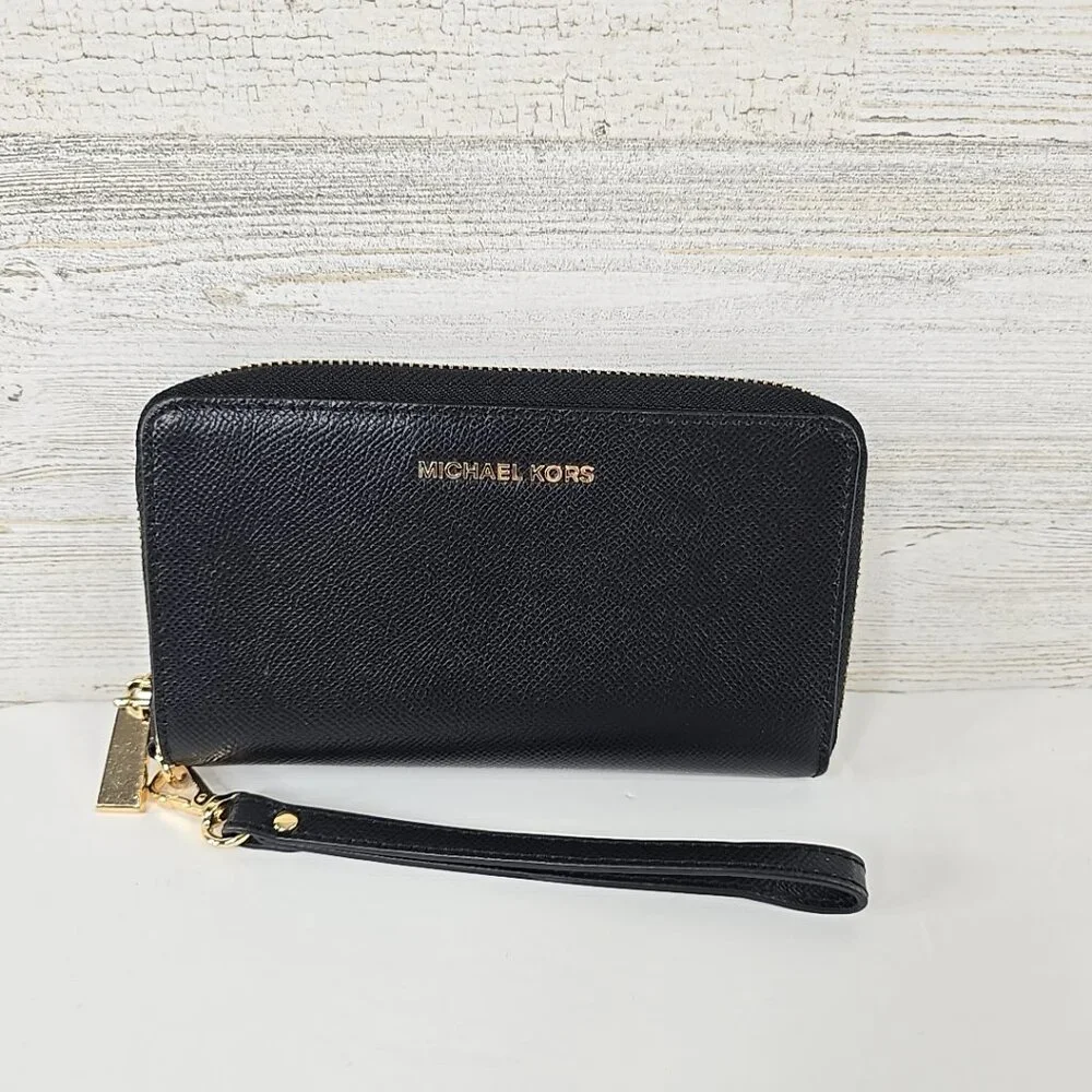 Michael Kors Textured Leather Jet Set Wallet Classic Black with Golden Hardware